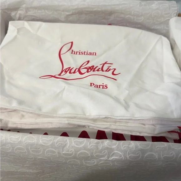 Christian Louboutin - Picture 8 of 12